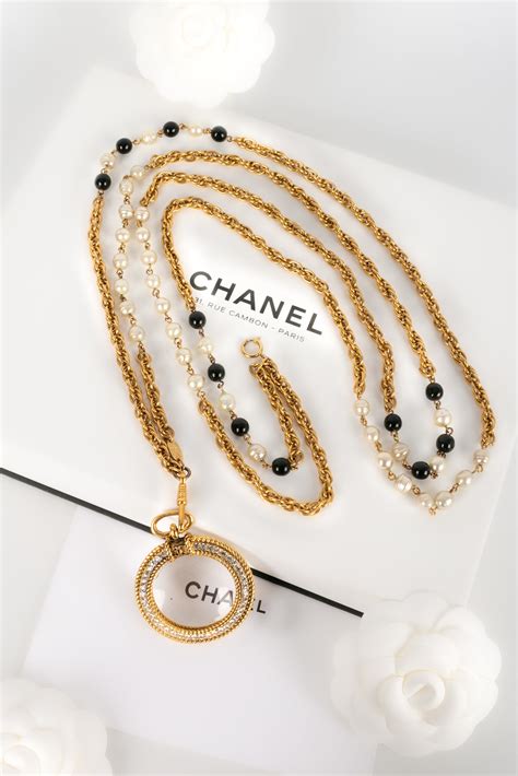 collier loupe chanel|Chanel collier boutique.